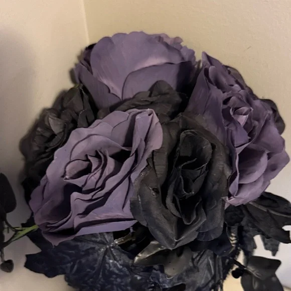 Vase with Purple Rose  NEW NWT ROOM DECOR GOTHIC GOTH Bouquet dead regency - Picture 3 of 5